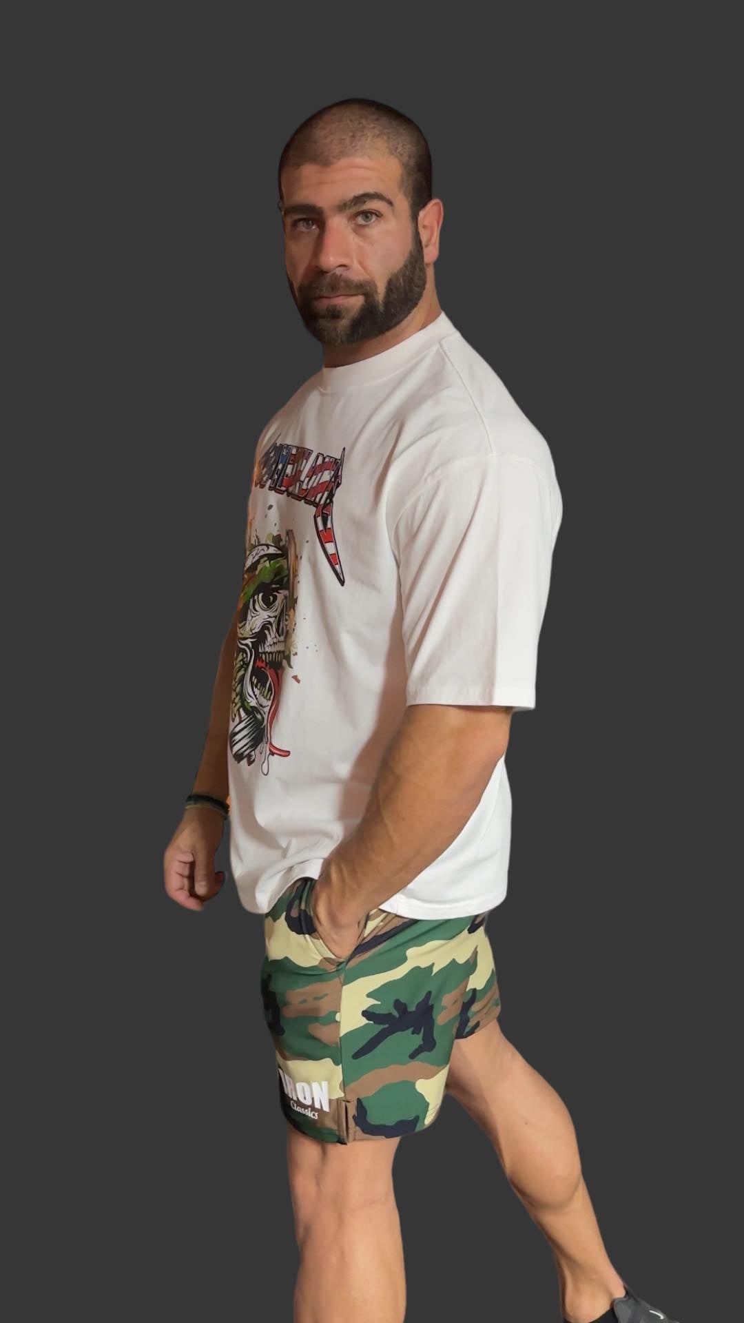 WHITE RELAX FIT TEE - CAMO METALLICA LOGO