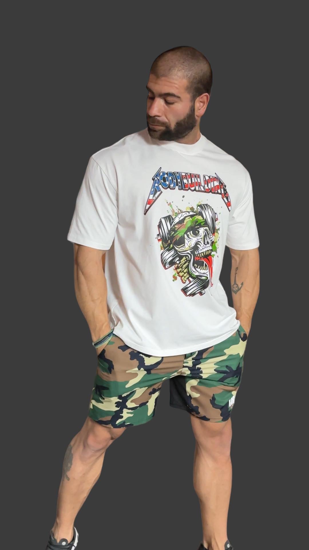 WHITE RELAX FIT TEE - CAMO METALLICA LOGO