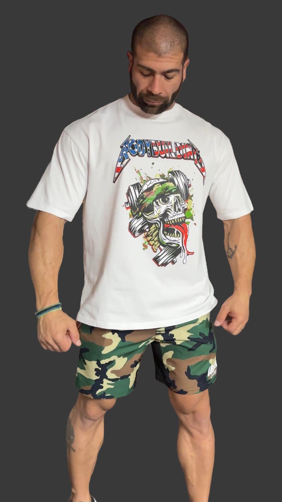 WHITE RELAX FIT TEE - CAMO METALLICA LOGO