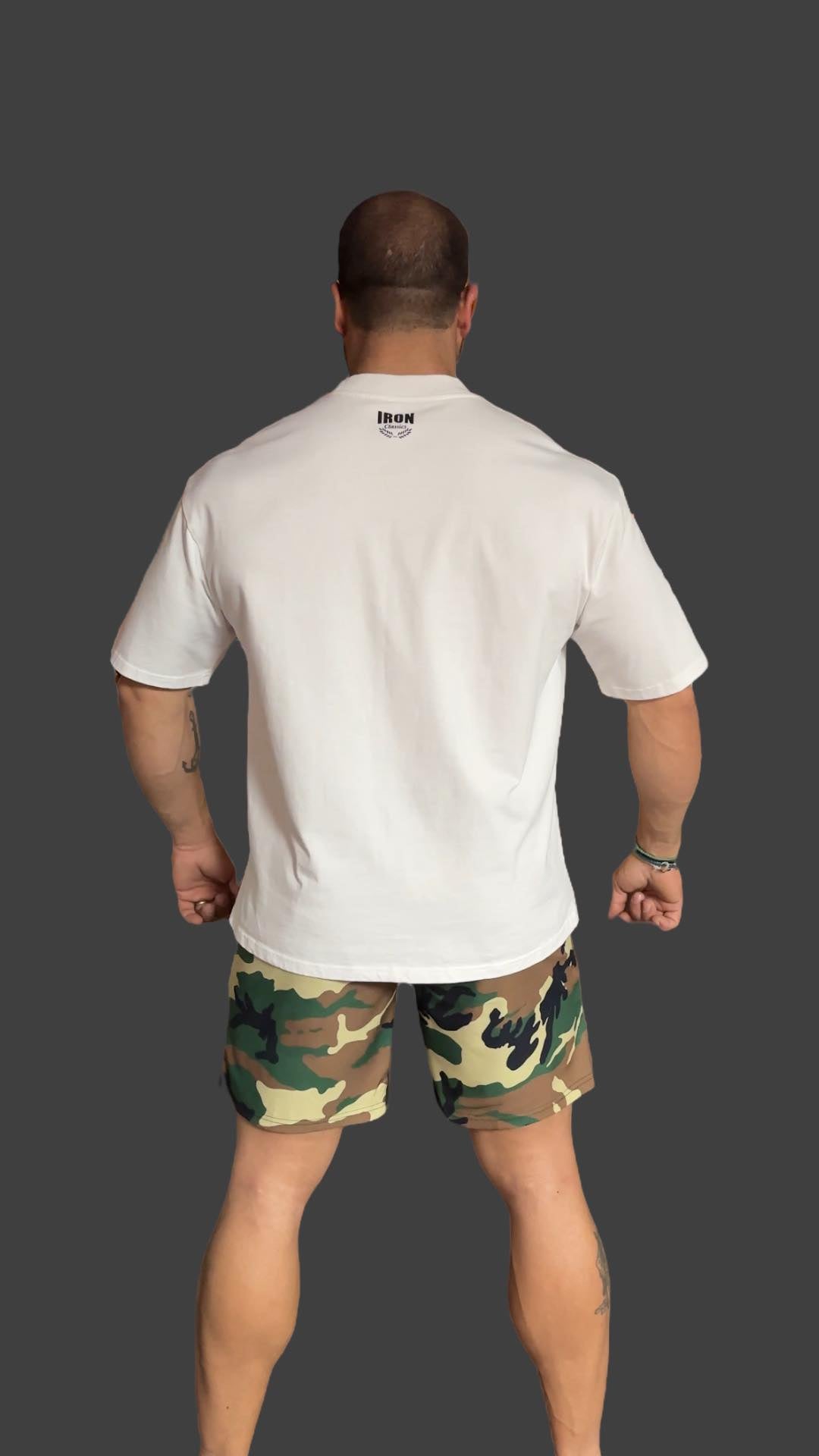 WHITE RELAX FIT TEE - CAMO METALLICA LOGO
