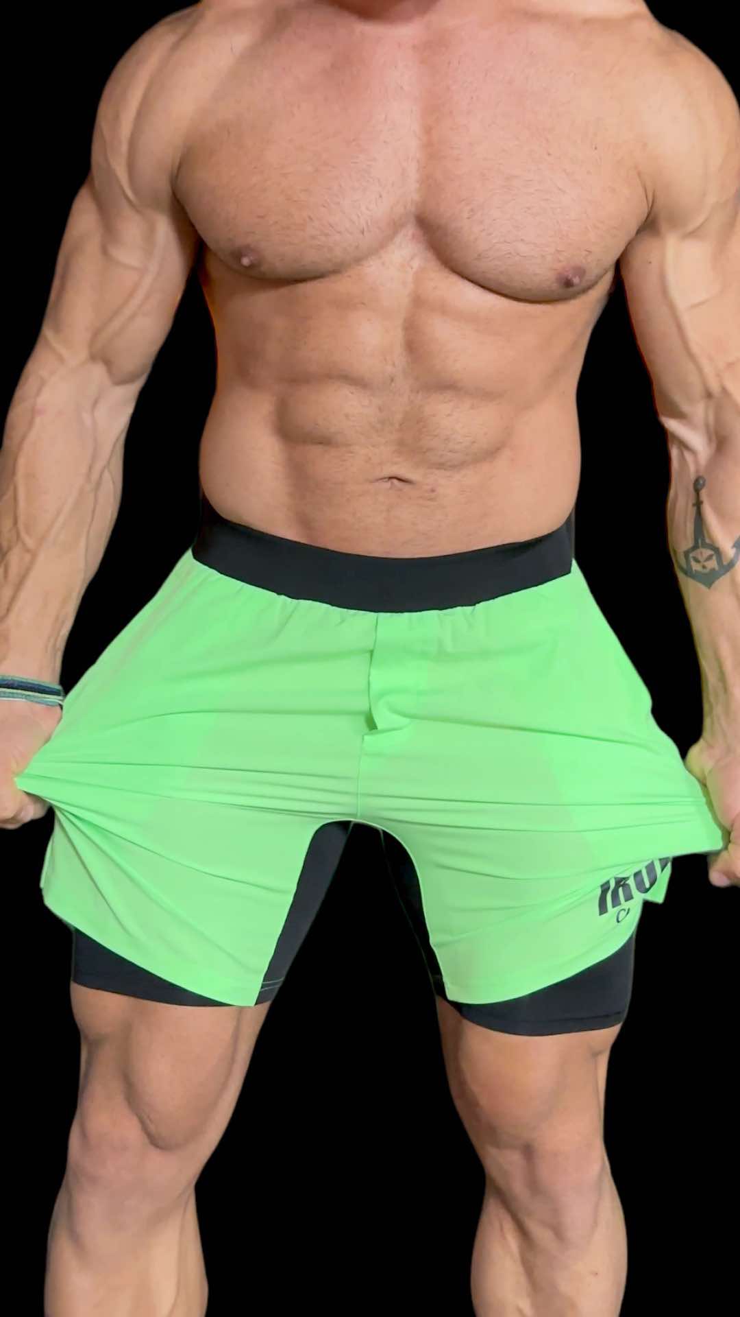 HIGH PERFORMANCE 7" SHORTS - GREEN NEON COLOR